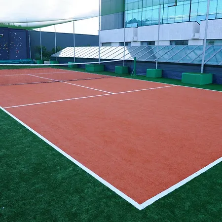 מלון Tower Airport - & Conference Center 4*