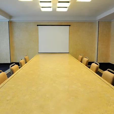 Tower Airport - & Conference Center 4*