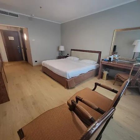 Отель Tower Airport - & Conference Center 4*