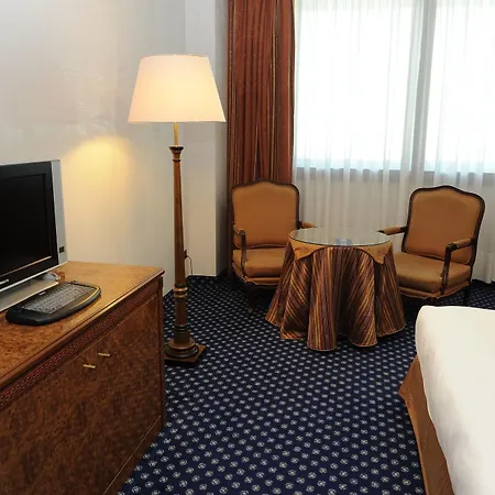 Tower Airport - & Conference Center Hotel Genua