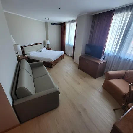 Tower Airport - & Conference Center Отель Генуя