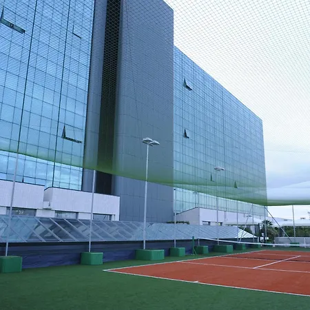 מלון Tower Airport - & Conference Center 4*