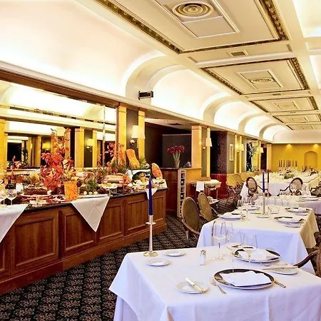 מלון Tower Airport - & Conference Center 4*
