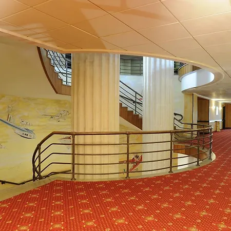 Tower Airport - & Conference Center מלון ג'נובה
