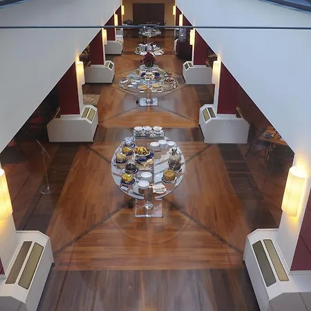 מלון Tower Airport - & Conference Center 4*