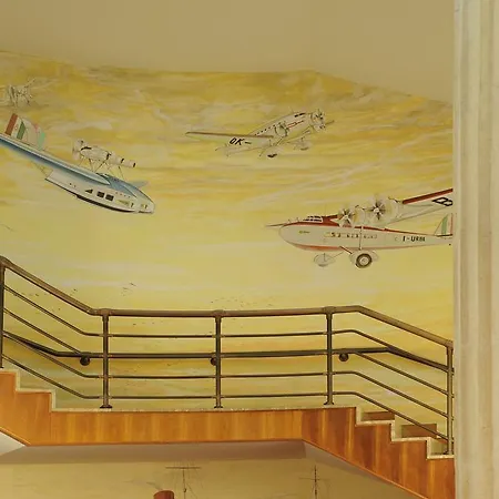 Tower Airport - & Conference Center מלון 4*