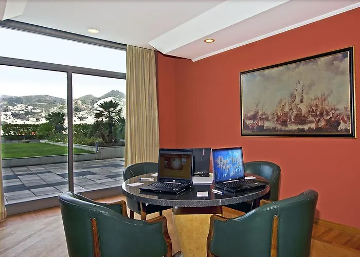 Tower Airport - & Conference Center 4*
