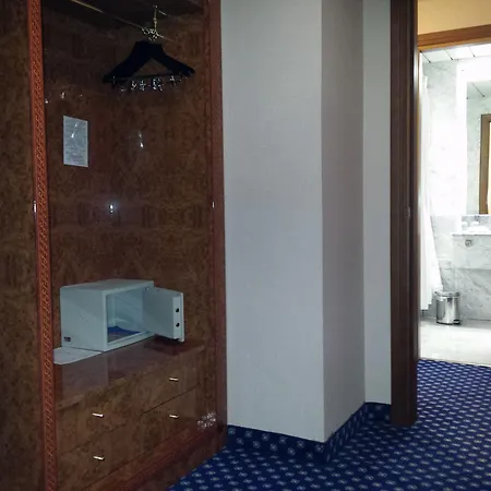 Tower Airport - & Conference Center 4*