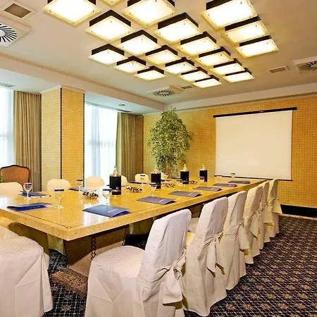 Hotel Tower Airport - & Conference Center