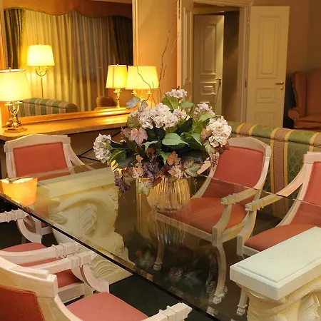 Ξενοδοχείο Tower Airport - & Conference Center 4*