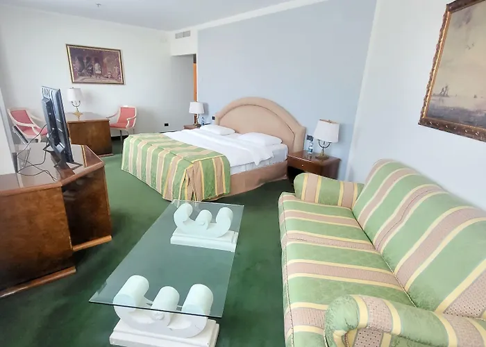 热那亚塔机场 - 酒店及会议中心