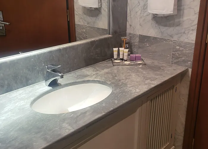 热那亚塔机场 - 酒店及会议中心 酒店 4*