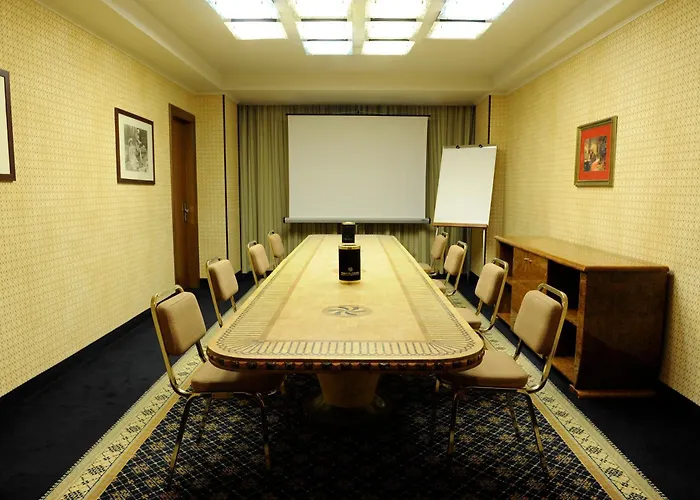 Tower Airport - & Conference Center Hotel 4*