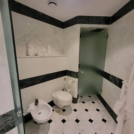 热那亚塔机场 - 酒店及会议中心 4*