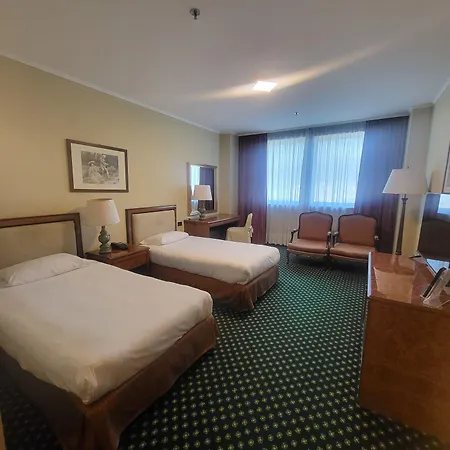 热那亚塔机场 - 酒店及会议中心 酒店 4*